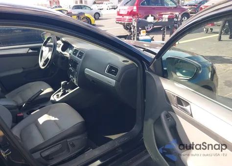 2014 Volkswagen Jetta Hybrid Sel z USA, uszkodzony, nr VIN 3VW637AJ3EM219456